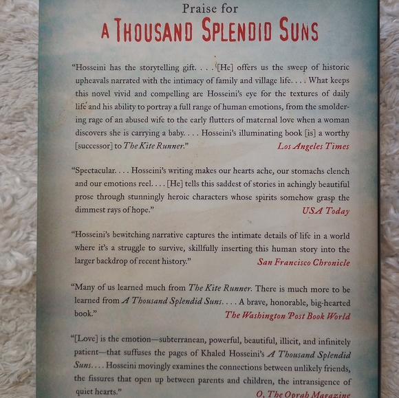 A Thousand Splendid Suns by Khaled Hosseini - Picture 6 of 7
